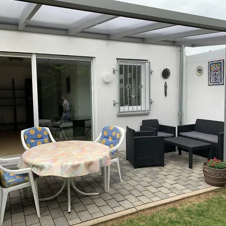 Hubsche Ferienwohnung Mit Terrasse Apartman *